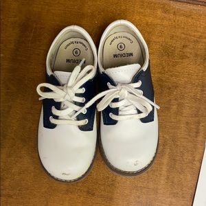 Footmates Classic Saddle oxfords